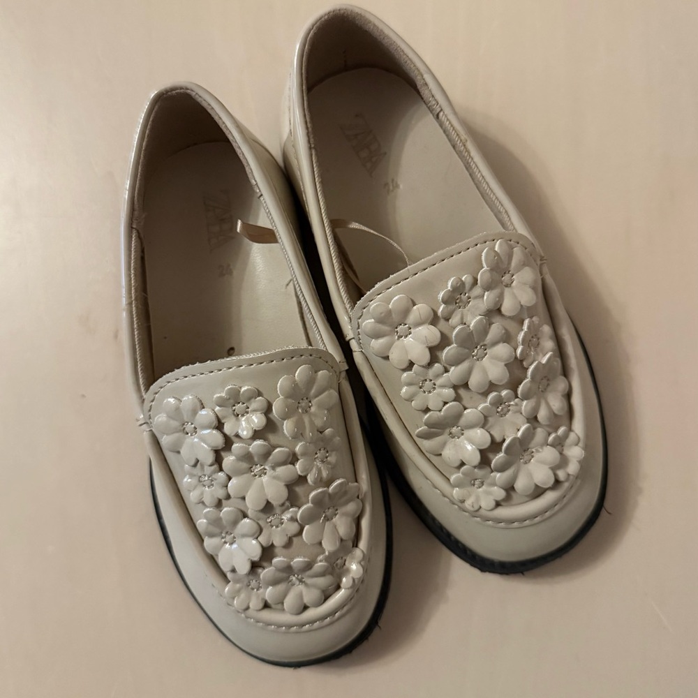 Zara White Textured Loafers for Everyday Comfort